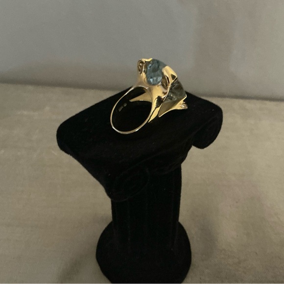 Gorgeous Vintage Aquamarine and Diamond Cocktail Ring - Picture 6 of 15